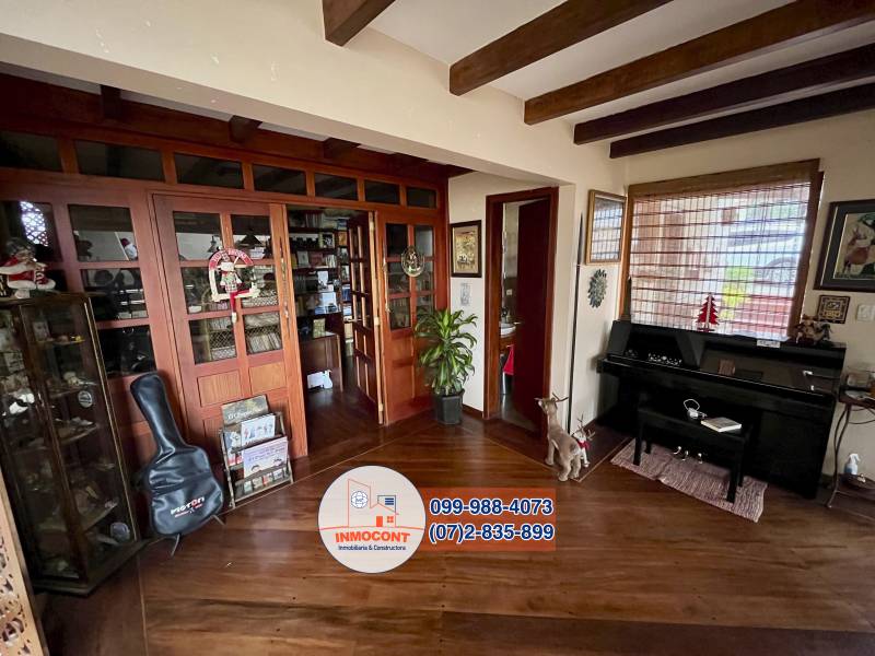 C1299 AMPLIA CASA CON ÁREA VERDE EN VENTA